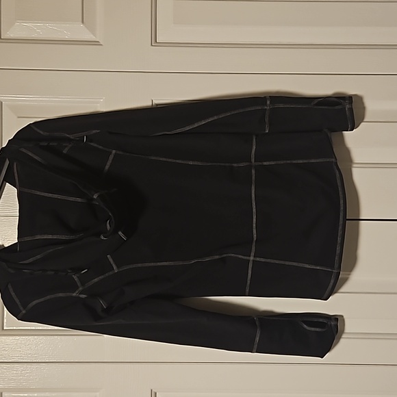 💖 $5 add to bundle Front zip black hoodie w/ front zip pockets💖 - Picture 5 of 5